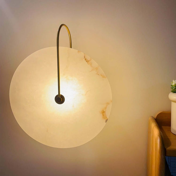 Slanciu Round Alabaster Wall Light – Elegant Brass Accent Lamp | Alsolight